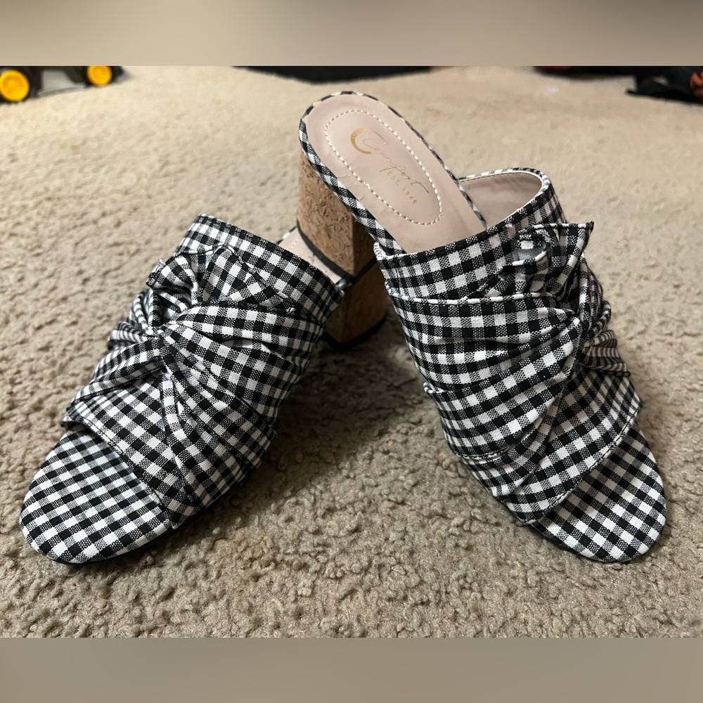 Women’s shoes